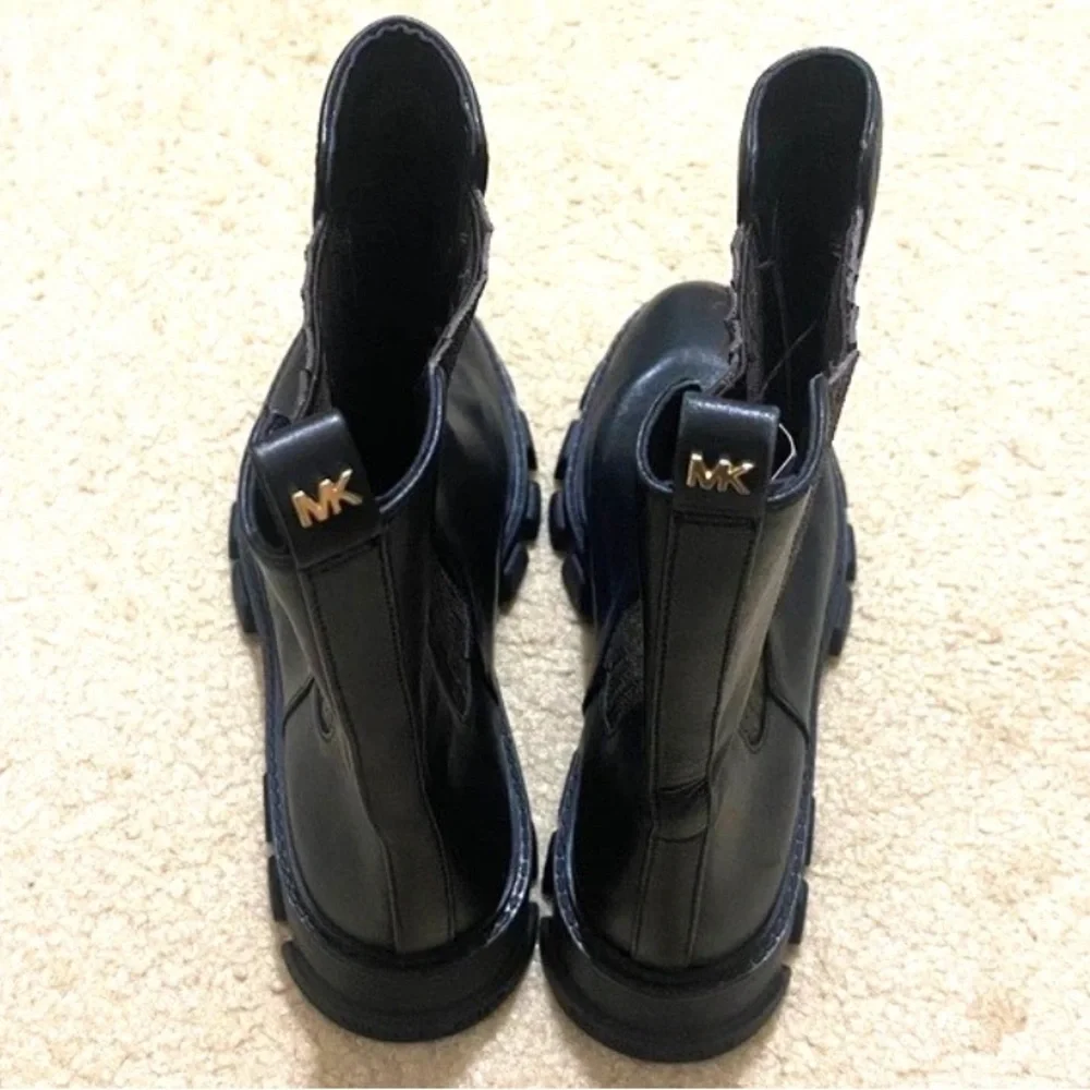 NWOB MICHAEL KORS Women's Black Leather Pull-on Ankle Boots w MK Logo Size 6M